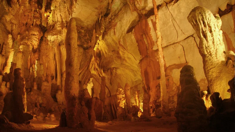 Formações na Gruta da Moeda perto de Fátima