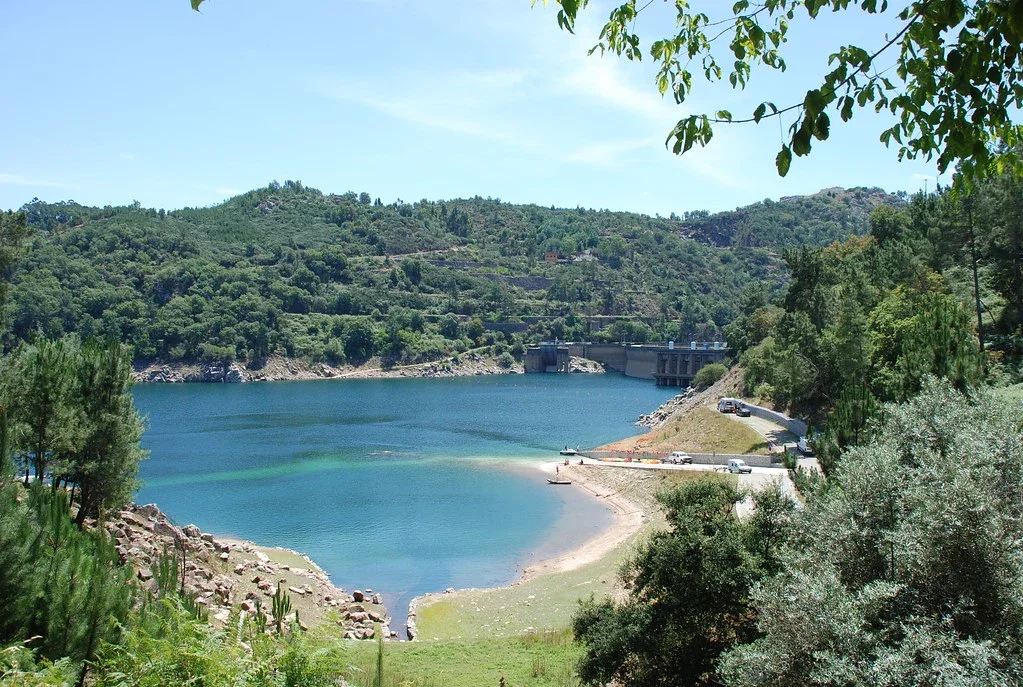 Natureza e atividades ao ar livre rio zezere guarda — Distrito de Guarda