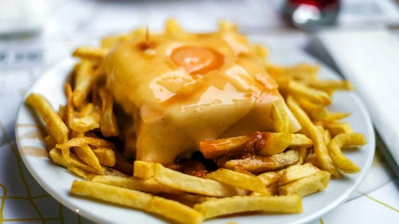 Gastronomia francesinha porto — Distrito do Porto