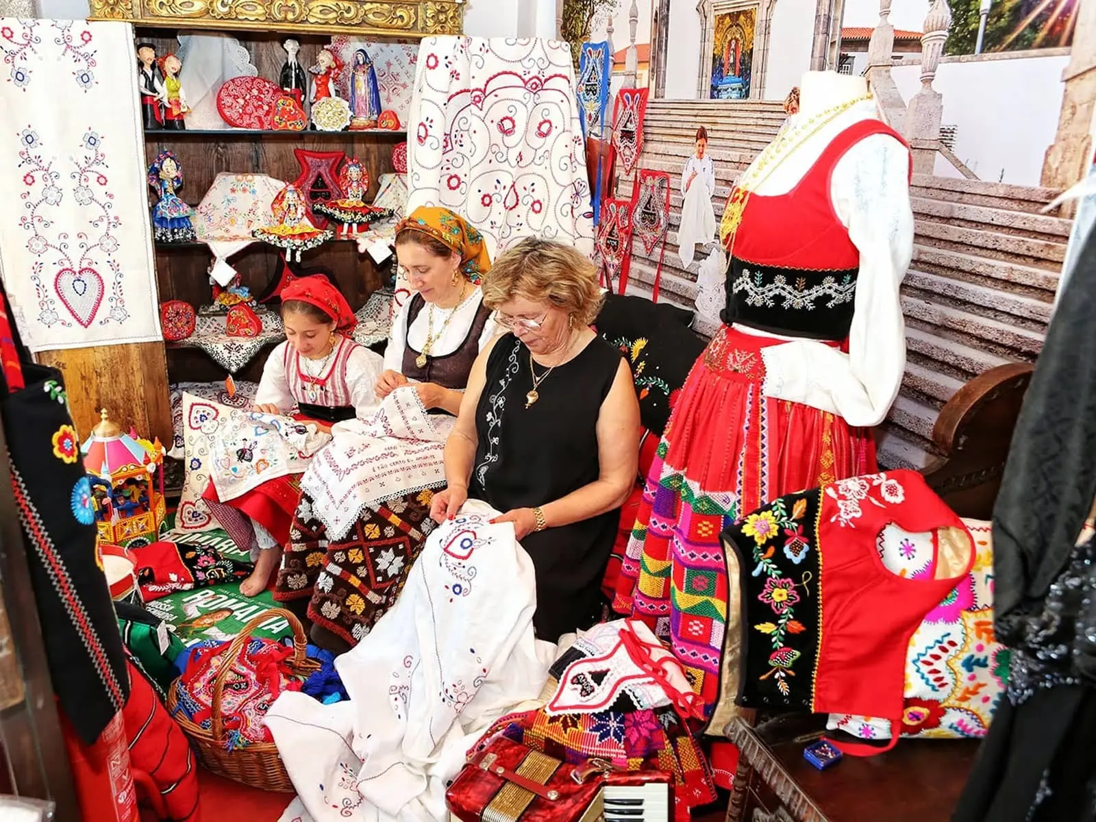 Artesanato e produtos regionais bordados de viana — Distrito de Viana do Castelo