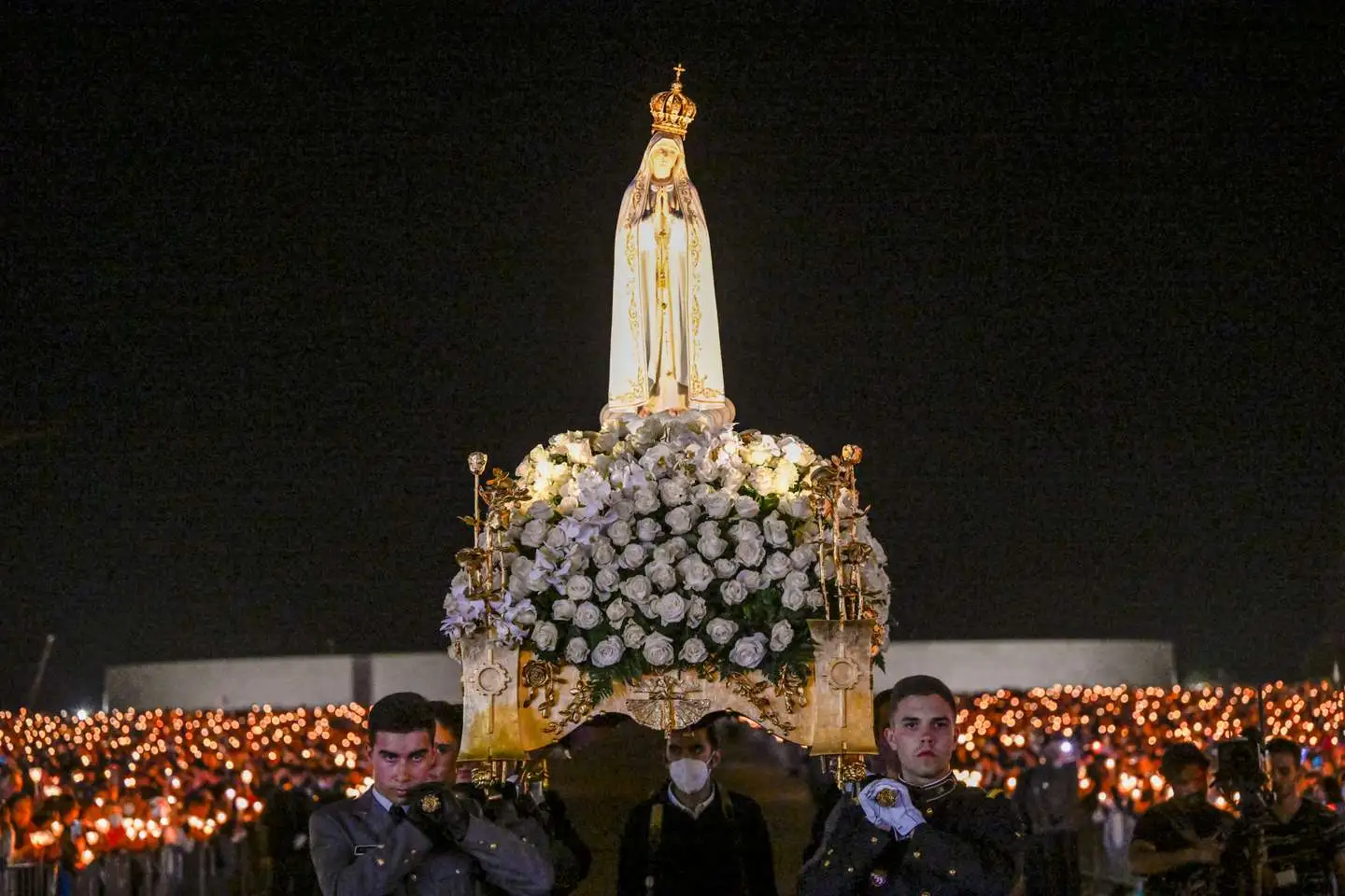 Eventos imperdiveis regiao centro Procissão das Velas e Peregrinações a Fátima — Centro