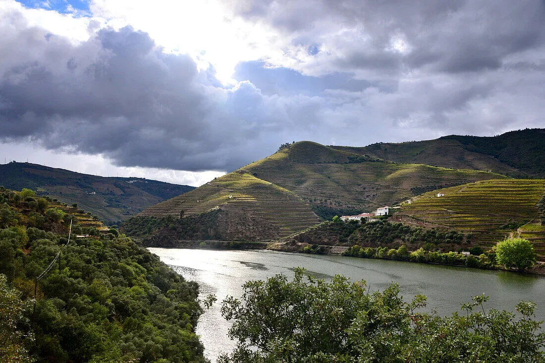 Cidades e locais em destaque peso da regua e pinhao portugal — Norte