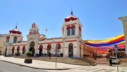 Villa on Hollywood
                                              Boulevard
