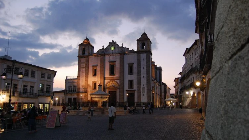Foto do Ponto de Interesse Praça do Giraldo