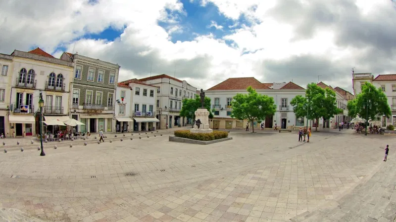 Foto do Ponto de Interesse Praça Sá da Bandeira