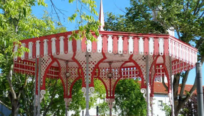 Villa on Hollywood
                                              Boulevard