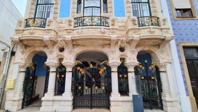 Villa on Hollywood
                                              Boulevard