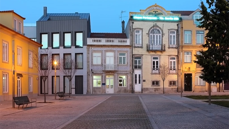 Foto do Ponto de Interesse Praça do Almada