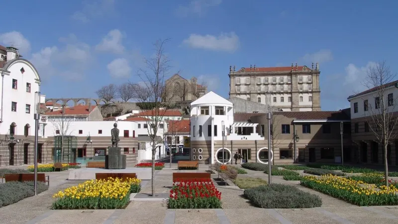 Foto do Ponto de Interesse Praça José Régio
