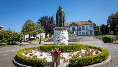 Estátua D. Sílvia Cardoso