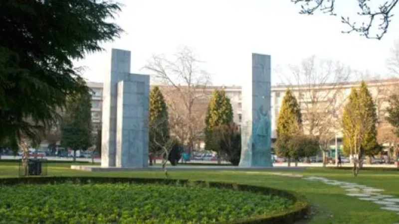 Foto do Ponto de Interesse Praça Francisco Sá Carneiro