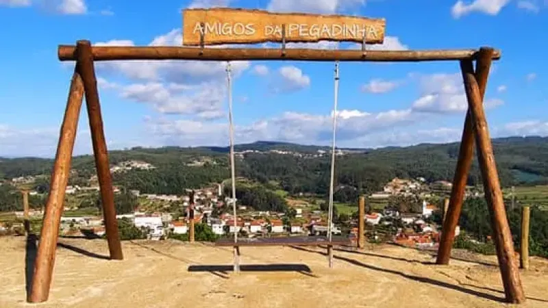 Foto do Ponto de Interesse Baloiço Amigos da Pegadinha