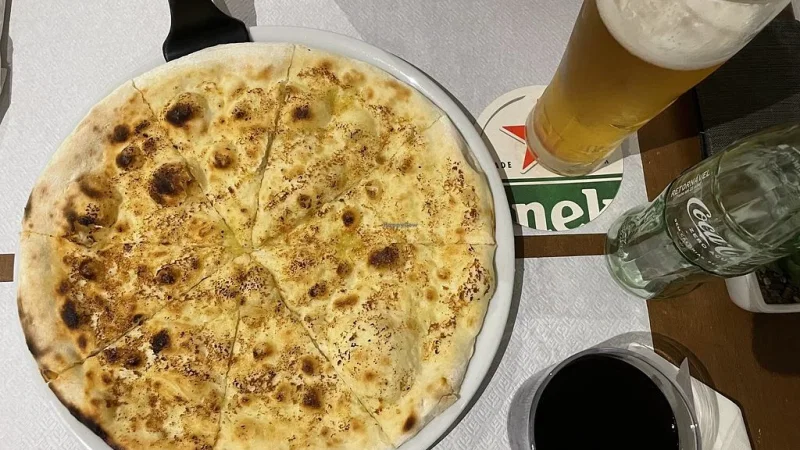 La Divina's Pizzeria – photo 2